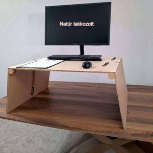 Natúr lakkozott emelhető asztal felállítva